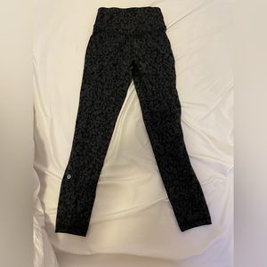 Lululemon Leapard Print Base Pace Leggings 25" Size 2